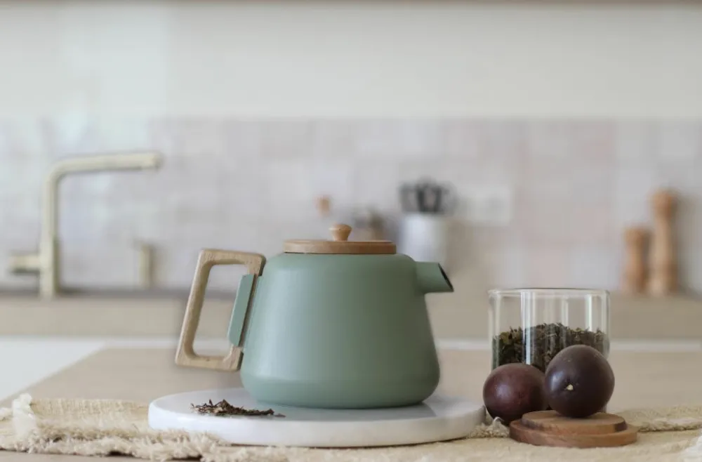 Kusmi Tea Théière fonte Viggo 1L Avec filtre - OGO< Theières